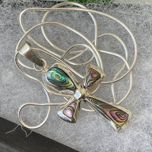 Carica l'immagine nel visualizzatore di Gallery, Vintage Sterling Silver Abalone Cross Pendant Necklace. Green Ormer Shell Pendant & Snake Chain. Vintage Ari D Norman Pendant Necklace