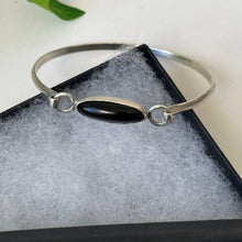 Carica l'immagine nel visualizzatore di Gallery, Vintage English Silver Whitby Jet Bangle, Hallmarked London 1975. Narrow Torque Style Black Gemstone Sterling Silver Bracelet.