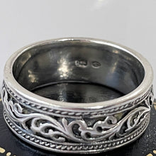 Cargar imagen en el visor de la galería, Vintage Danish Sterling Silver Ring. Silver & Black Viking Wave Ring. Vintage Scandinavian Silver Wide Band Ring Size US 8/UK P.5/EU 57.