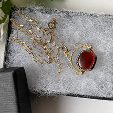 Cargar imagen en el visor de la galería, Antique Victorian 9ct Gold Spinner Fob & Chain. Bloodstone, Carnelian and Onyx 3 Sided Pendant/Charm. English Victorian Filigree Pendant Fob
