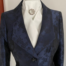 Charger l'image dans la galerie, Antique Victorian Silver Sweetheart Brooch. Aesthetic Engraved Ivy Pie Crust Button/Disc Brooch. Sterling Silver Round Lapel/Collar Pin