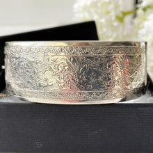 Cargar imagen en el visor de la galería, Vintage English Sterling Silver Floral Engraved Bracelet. Victorian Style Wide Hinged Bangle, Hallmarked 1958. Silver Sweetheart Bracelet