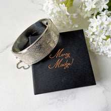 Cargar imagen en el visor de la galería, Vintage English Sterling Silver Floral Engraved Bracelet. Victorian Style Wide Hinged Bangle, Hallmarked 1958. Silver Sweetheart Bracelet