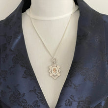 Carica l'immagine nel visualizzatore di Gallery, Antique Edwardian Silver & 9ct Gold Scottish Lion Fob Pendant, Hallmarked 1906. Royal Crest/Coat of Arms Fob, Crown, Garter, Saltire Cross.