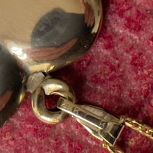 Cargar imagen en el visor de la galería, Vintage Solid 14ct Gold Love Heart Locket. Floral Engraved 2-Photo Locket & Chain. Yellow Gold Sweetheart Locket, Romantic Jewelry Gift