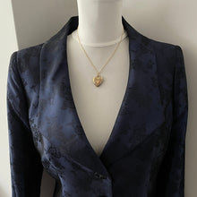 Cargar imagen en el visor de la galería, Vintage Solid 14ct Gold Love Heart Locket. Floral Engraved 2-Photo Locket & Chain. Yellow Gold Sweetheart Locket, Romantic Jewelry Gift