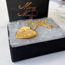 Cargar imagen en el visor de la galería, Vintage Solid 14ct Gold Love Heart Locket. Mother & Child 2-Photo Keepsake Locket. Yellow Gold Necklace For Mother. Vintage Jewelry Gift