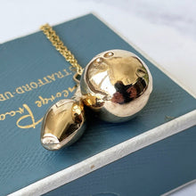 Cargar imagen en el visor de la galería, Vintage Bowling Pin & Ball 9ct Gold Pendant Necklace. 1960s Retro Pendant Charm, Fred Manshaw, London. Vintage Gold Chunky Charm