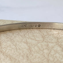 Carica l'immagine nel visualizzatore di Gallery, Vintage English Silver Whitby Jet Bangle, Hallmarked London 1975. Narrow Torque Style Black Gemstone Sterling Silver Bracelet.