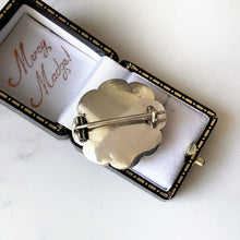 Charger l'image dans la galerie, Antique Victorian Silver Sweetheart Brooch. Aesthetic Engraved Ivy Pie Crust Button/Disc Brooch. Sterling Silver Round Lapel/Collar Pin