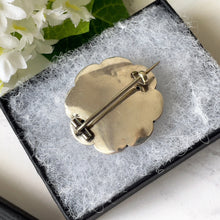 Charger l'image dans la galerie, Antique Victorian Silver Sweetheart Brooch. Aesthetic Engraved Ivy Pie Crust Button/Disc Brooch. Sterling Silver Round Lapel/Collar Pin