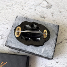 Cargar imagen en el visor de la galería, Antique Victorian Whitby Jet Stylised Snake Brooch. Deep Carved English Jet Infinity Love Knot Brooch. Victorian Mourning Jewelry