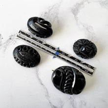 Carica l'immagine nel visualizzatore di Gallery, Antique Victorian Carved Whitby Jet Brooch. Huge Victorian Gothic Black Jet Statement Brooch, c1840. Victorian Mourning Jewellery
