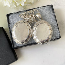 Carica l'immagine nel visualizzatore di Gallery, Antique Victorian Silver Flower Locket & Chain. Embossed Engraved Chrysanthemum Photo Locket. Large Puffy Sterling Silver Locket Necklace