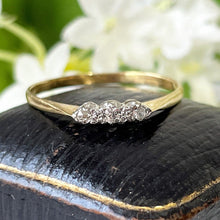 Carica l'immagine nel visualizzatore di Gallery, Antique Art Deco 18ct Gold Platinum 3 Stone Diamond Ring. Old Single Cut Diamond Trilogy Ring. Antique Diamond Band Wedding Engagement Ring