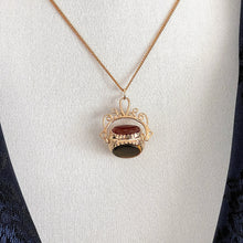 Charger l'image dans la galerie, Vintage 9ct Gold 3 Sided Spinner Fob Pendant. Victorian Style Carnelian, Onyx & Tigers Eye Pendant. Etruscan Gold Pendant, London Hallmark