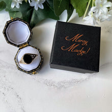 Cargar imagen en el visor de la galería, Vintage 9ct Gold Signet Ring. Black Oval Onyx Signet Seal Gold Ring. Engraved English Gold Open Work Ring, 1982 Hallmark. Size UK Q/US 8.25