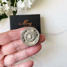 Charger l'image dans la galerie, Antique Victorian Silver Celestial Brooch. Engraved Moon & Star Round Disc Brooch. Antique Sterling Silver Lapel/Collar/Cravat/Stock Pin