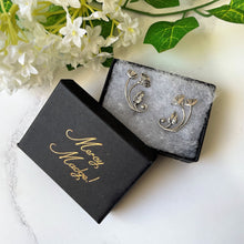 Cargar imagen en el visor de la galería, Antique Sterling Silver Art Nouveau Earrings. Edwardian/Art Deco Floral Ear Climber Earrings. Antique Screw Back Silver Poppy Earrings