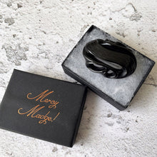 Cargar imagen en el visor de la galería, Antique Victorian Whitby Jet Stylised Snake Brooch. Deep Carved English Jet Infinity Love Knot Brooch. Victorian Mourning Jewelry