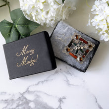 Charger l'image dans la galerie, Victorian Scottish Silver Citrine, Moonstone & Agate Brooch. St Andrews Cross and Crown Engraved Brooch. Antique Scottish Pebble Jewellery