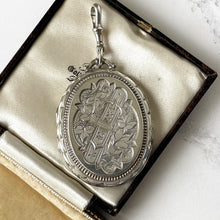 Charger l'image dans la galerie, Antique Victorian Sterling Silver Locket With Dog Clip. Large Aesthetic Engraved Belt Buckle Ivy Locket. 2-Sided Silver Book Chain Locket