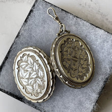 Charger l'image dans la galerie, Antique Victorian Sterling Silver Locket With Dog Clip. Large Aesthetic Engraved Belt Buckle Ivy Locket. 2-Sided Silver Book Chain Locket