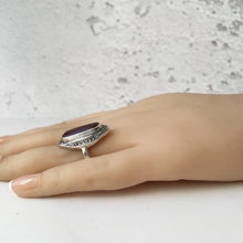 Charger l'image dans la galerie, Antique Art Deco Carnelian Ring. French Sterling Silver Marcasite Oval Cut Cabochon Ring. Vintage 1930s Cocktail Ring. Size 7.5 US, UK P