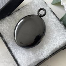 Cargar imagen en el visor de la galería, Antique Victorian Whitby Jet Locket.  Carved Jet Elizabethan Portrait Locket. Large Whitby Jet Mourning Locket. Victorian Mourning Jewelry