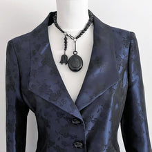 Cargar imagen en el visor de la galería, Antique Victorian Whitby Jet Locket.  Carved Jet Elizabethan Portrait Locket. Large Whitby Jet Mourning Locket. Victorian Mourning Jewelry