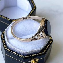 Cargar imagen en el visor de la galería, Vintage 9ct Gold Signet Ring. Black Oval Onyx Signet Seal Gold Ring. Engraved English Gold Open Work Ring, 1982 Hallmark. Size UK Q/US 8.25