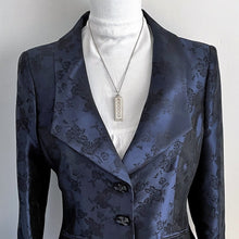 Carica l'immagine nel visualizzatore di Gallery, Large Britannia Sterling Silver 'Queens Jubilee' Ingot Pendant On 24" Chain. Retro Vintage 1970's Oversized Hallmark Pendant Necklace (35g)