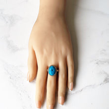 Charger l'image dans la galerie, Vintage 9ct Gold Turquoise Ring. Neoclassical Yellow Gold Ring. Large Turquoise Cabochon Statement Ring. Vintage 1970s Cocktail Ring