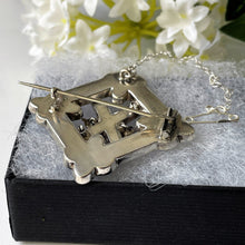 Charger l'image dans la galerie, Victorian Scottish Silver Citrine, Moonstone & Agate Brooch. St Andrews Cross and Crown Engraved Brooch. Antique Scottish Pebble Jewellery