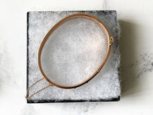 Cargar imagen en el visor de la galería, Antique Victorian Solid 9ct Gold Buckle Bangle. Aesthetic Engraved Daisy Bracelet, Hallmarked 1848. Antique English Rose Gold Cuff Bracelet
