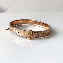 Cargar imagen en el visor de la galería, Antique Victorian Solid 9ct Gold Buckle Bangle. Aesthetic Engraved Daisy Bracelet, Hallmarked 1848. Antique English Rose Gold Cuff Bracelet