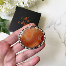 Carica l'immagine nel visualizzatore di Gallery, Antique Victorian Scottish Banded Agate Pendant Brooch. Orange Banded Carnelian Sterling Silver Scottish Brooch. Scottish Pebble Jewellery