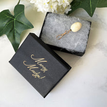 Cargar imagen en el visor de la galería, Antique Victorian Egg Pendant Charm. White Carved Bone Opening Egg & Dog-Clip Minimalist Pendant. Rebirth Amulet, Antique Jewellery Gift