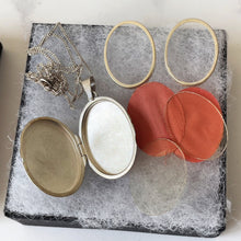 Carica l'immagine nel visualizzatore di Gallery, Vintage Sterling Silver Engraved Lily Locket Necklace. Edwardian Art Nouveau Revival Oval Photo Locket Pendant, Andreas Daub, Germany