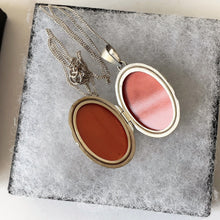 Carica l'immagine nel visualizzatore di Gallery, Vintage Sterling Silver Engraved Lily Locket Necklace. Edwardian Art Nouveau Revival Oval Photo Locket Pendant, Andreas Daub, Germany