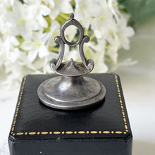 Cargar imagen en el visor de la galería, Georgian Steel Seal Fob With Fox Intaglio. Antique Armorial Coat Of Arms Carved Seal Fob Pendant. Georgian Heraldic Family Crest Wax Seal