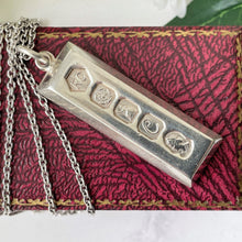 Carica l'immagine nel visualizzatore di Gallery, Large Britannia Sterling Silver 'Queens Jubilee' Ingot Pendant On 24" Chain. Retro Vintage 1970's Oversized Hallmark Pendant Necklace (35g)
