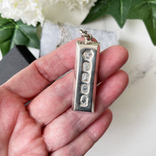 Carica l'immagine nel visualizzatore di Gallery, Large Britannia Sterling Silver 'Queens Jubilee' Ingot Pendant On 24" Chain. Retro Vintage 1970's Oversized Hallmark Pendant Necklace (35g)
