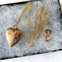 Carica l'immagine nel visualizzatore di Gallery, Antique Victorian Rolled Gold Heart Pendant Necklace. Engraved Rose Sweetheart Pendant Charm & Chain. Minimalist Antique Pendant.