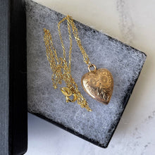 Carica l'immagine nel visualizzatore di Gallery, Antique Victorian Rolled Gold Heart Pendant Necklace. Engraved Rose Sweetheart Pendant Charm & Chain. Minimalist Antique Pendant.
