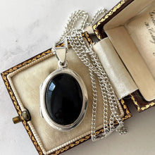 Cargar imagen en el visor de la galería, Vintage Sterling Silver Whitby Jet Locket Necklace. Puffy Photo Locket, Silver Curb Chain. Black Gemstone Locket. English Whitby Jet Jewelry