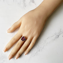 Lade das Bild in den Galerie-Viewer, Antique Art Deco Amethyst Silver Ring. Pointed Baguette Cut Purple Amethyst & White Topaz Gemstone Ring. 1920s Gemstone Ring, UK M, US 6.25