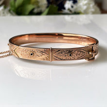 Cargar imagen en el visor de la galería, Antique Victorian Solid 9ct Gold Buckle Bangle. Aesthetic Engraved Daisy Bracelet, Hallmarked 1848. Antique English Rose Gold Cuff Bracelet