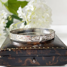 Cargar imagen en el visor de la galería, Vintage English Sterling Silver Expandable Bangle. Small/Petite/Girls Adjustable Bracelet. Floral Engraved Victorian Style Narrow Bangle