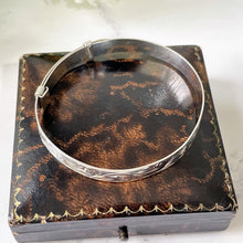 Cargar imagen en el visor de la galería, Vintage English Sterling Silver Expandable Bangle. Small/Petite/Girls Adjustable Bracelet. Floral Engraved Victorian Style Narrow Bangle